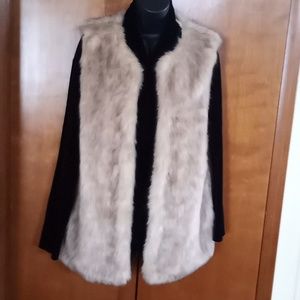 EUC Universal Threads Faux Fur Vest OSFM